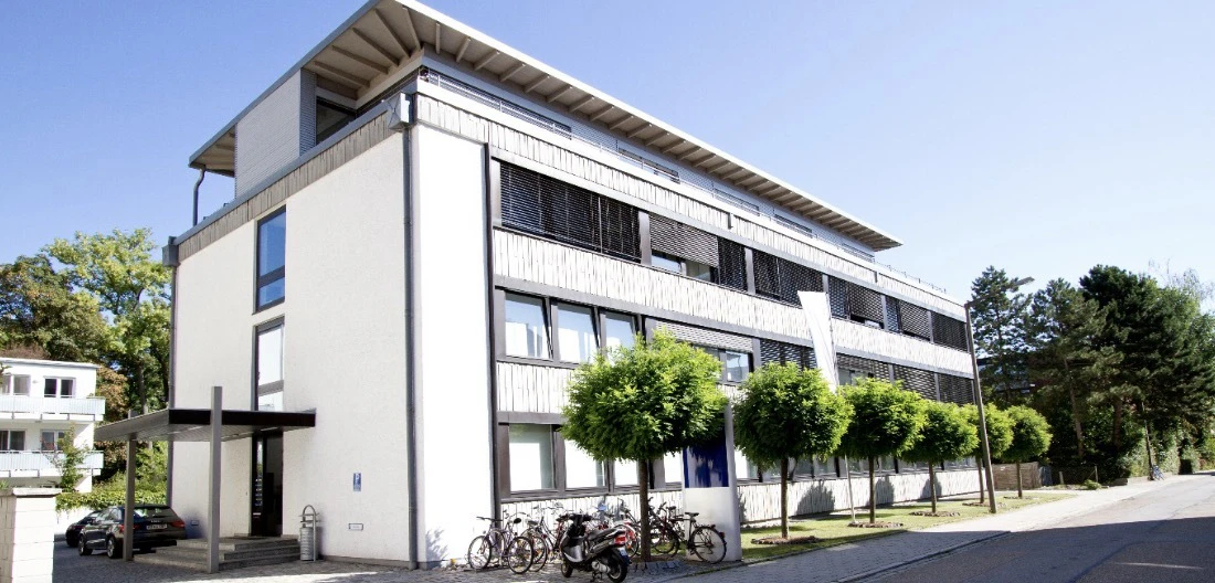 — © Immobilien Zentrum Holding AG