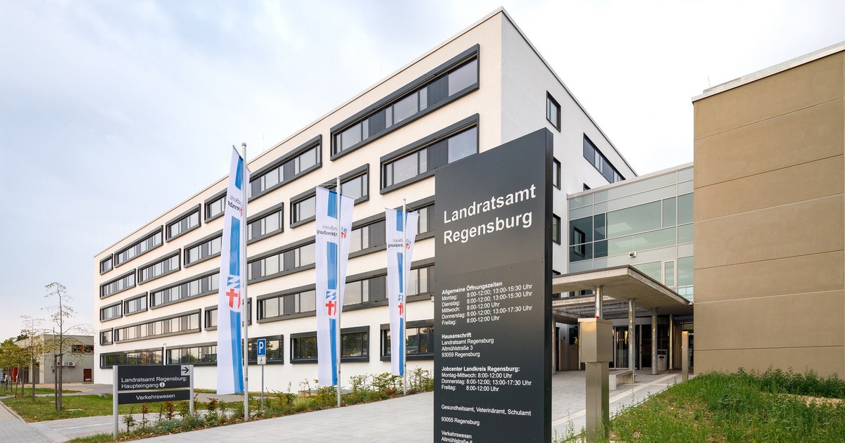 Landkreis Regensburg Sozialamt und Ausländeramt mit