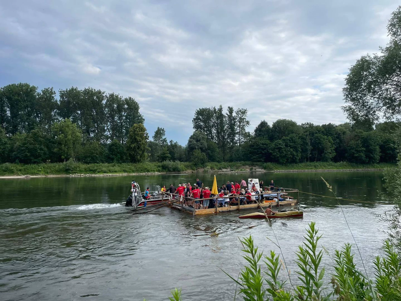— © www.facebook.com/FeuerwehrKelheim
