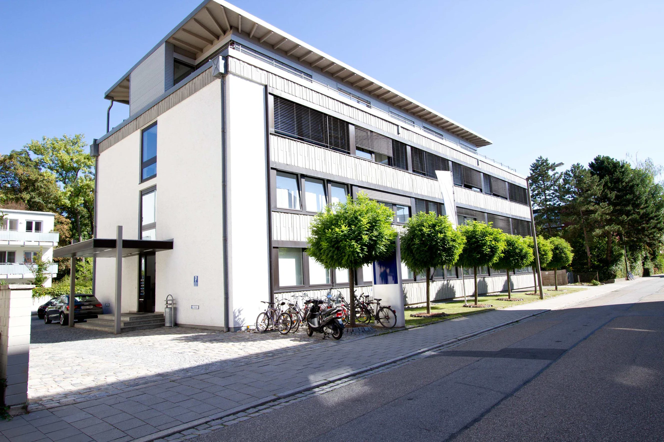  — © Immobilien Zentrum  Holding AG